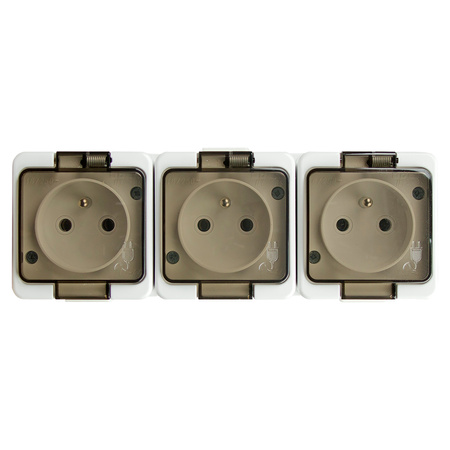 Gniazdo  potrójne 3x 2P+Z bryzgoodporne z klapką dymną  IP44, SMART, biały