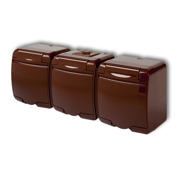 KARLIK JUNIOR 4GHE-3p  Gniazdo potrójne z uziemieniem 3x(2P+Z) (klapka brązowa; przesłony torów prądowych)