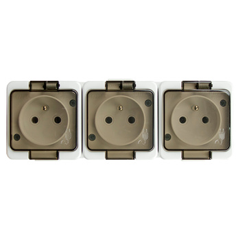 Gniazdo potrójne 3x 2P+Z bryzgoodporne z klapką dymną IP44, SMART, biały