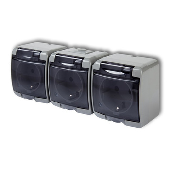 KARLIK JUNIOR 10GHE-3sd  Gniazdo potrójne z uziemieniem SCHUKO 3x(2P+Z) (klapka dymna; bez przesłon)