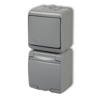 KARLIK JUNIOR 10WGHP-3 Łącznik schodowy z gniazdem pojedynczym z uziemieniem 2P+Z (klapka popielata; bez przesłon)