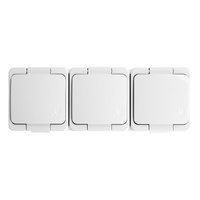 Gniazdo  potrójne 3x 2P+Z bryzgoodporne z klapką w kolorze   IP44, SMART, biały